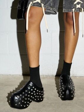 AZALEA WANG Darwinstud Studded Platform Clog Black Size 10